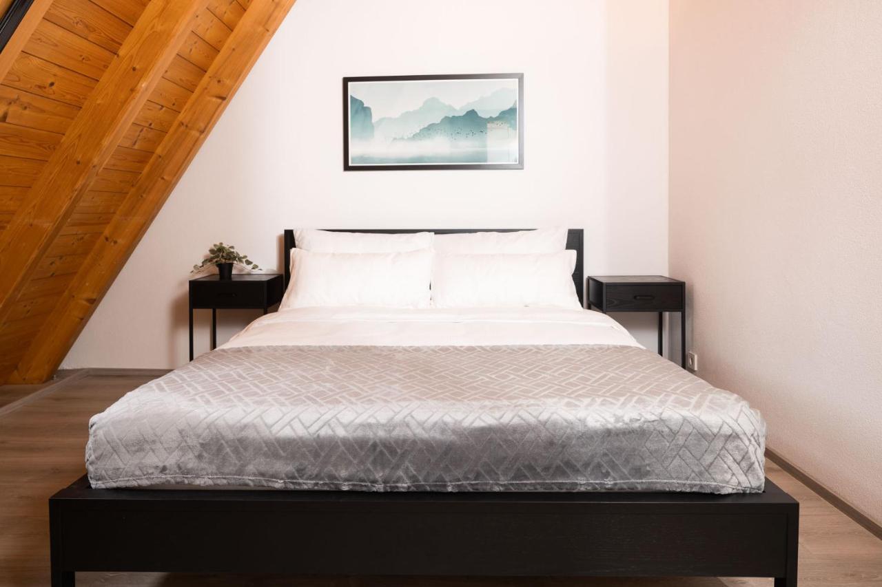 Stadtmauer Apartments: Luxurious Family-Friendly Accommodations by the City Wall Noerdlingen Exterior photo