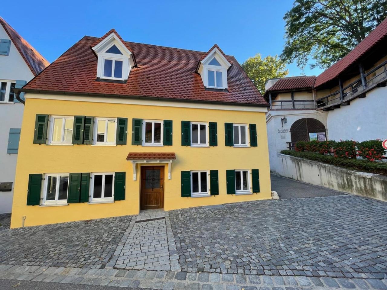 Stadtmauer Apartments: Luxurious Family-Friendly Accommodations by the City Wall Noerdlingen Exterior photo